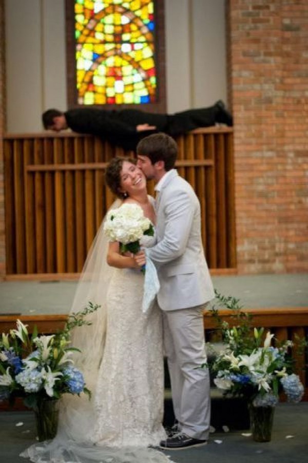 hilarious-wedding-photobomb-selection006