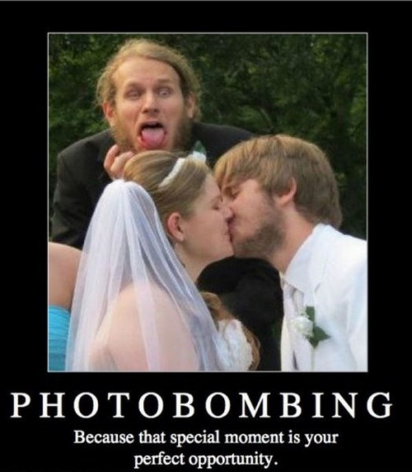 hilarious-wedding-photobomb-selection007