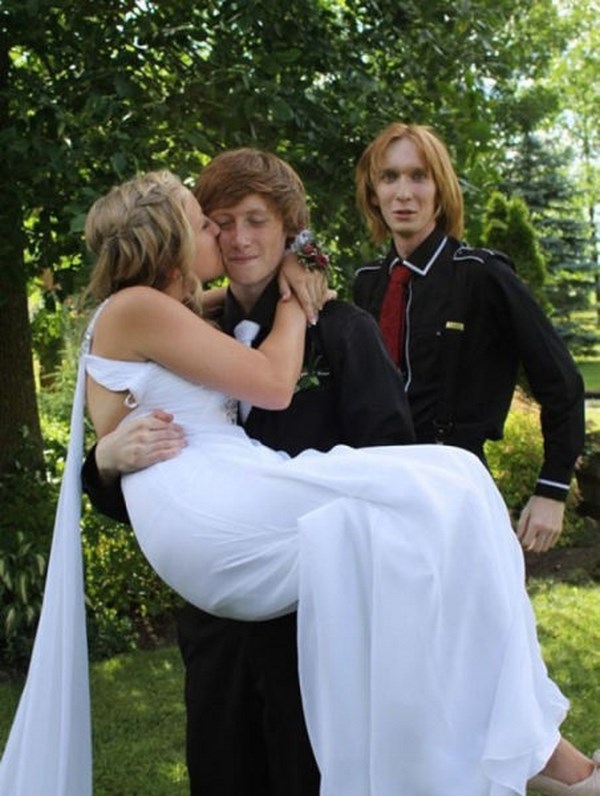 hilarious-wedding-photobomb-selection015