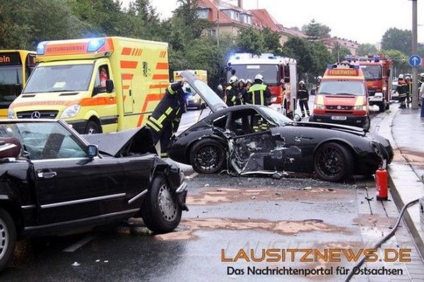 luxury-and-sports-car-wrecks-025