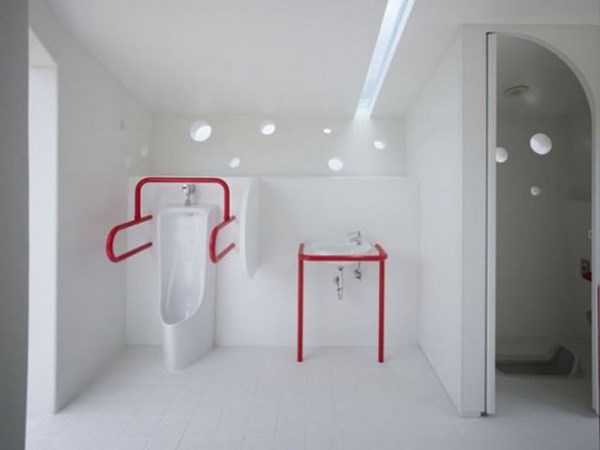 strange-and-unusual-public-toilet-designs003
