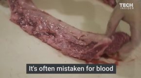 Here Is What That Red Stuff From Meat Really Is (It’s Not Blood)