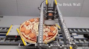 Cool Pizza Factory Made Of LEGO Blocks!
