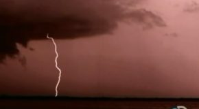 Lightning Strike In Slow Motion Looks Absolutely Mesmerizing!