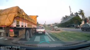 MG Hector Gets Badly Rear-Ended By A Truck