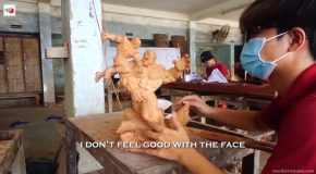 Artist Sculpts Hulk Vs Wolverine From A Single Piece Of Wood