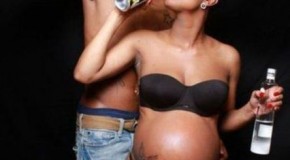 Weird Pregnancy Photos That Are Way To Hilarious