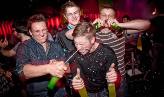 Mens Mag Daily – Painfully Awkward Nightclub Photos (30 pics)