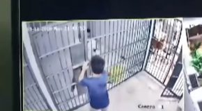 Prisoner Tricks Officer With Simple Ruse So He Can Escape