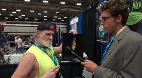 Guy At AlienCon Is Totally Nuts!