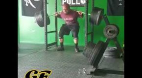 Weightlifter’s Weight Bars Bend Due To Excessive Load!