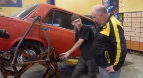 This Mechanic Replaced The Wheels With Legs On A Car!