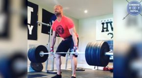 Compilation Of People Passing Out While Deadlifting!