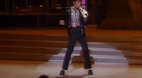 First Live Moonwalk Of The Legend Michael Jackson!