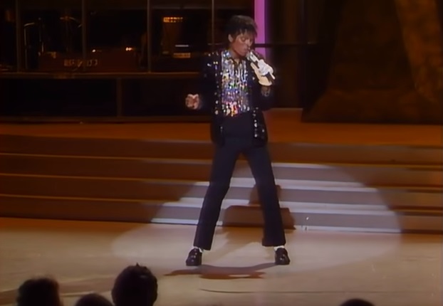 Mens Mag Daily First Live Moonwalk Of The Legend Michael Jackson ...