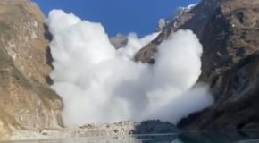 Massive Shockwave Caused By Avalanche In Kapuche Glacier!