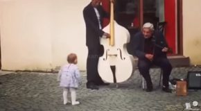 Priceless Moment When This Little Girl Dances To Buskers On The Street!
