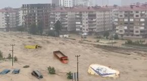 Massive Flash Flood In Turkey’s City Of Arvin!