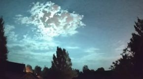 Incredible Fireball Created By A Meteor Dazzles The Night Sky!