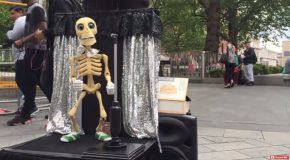 Funny And Entertaining Song With A Dancing Skeleton!