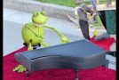 Crazy Frog Puppet Plays The Piano