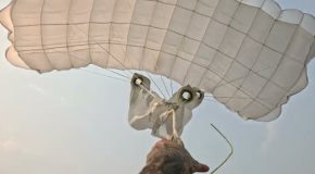 Skydiver Cuts Off His Tangled Up Parachute Mid-Flight