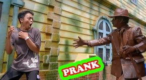 Man Dressed Up As A Statue Pranks People On The Street